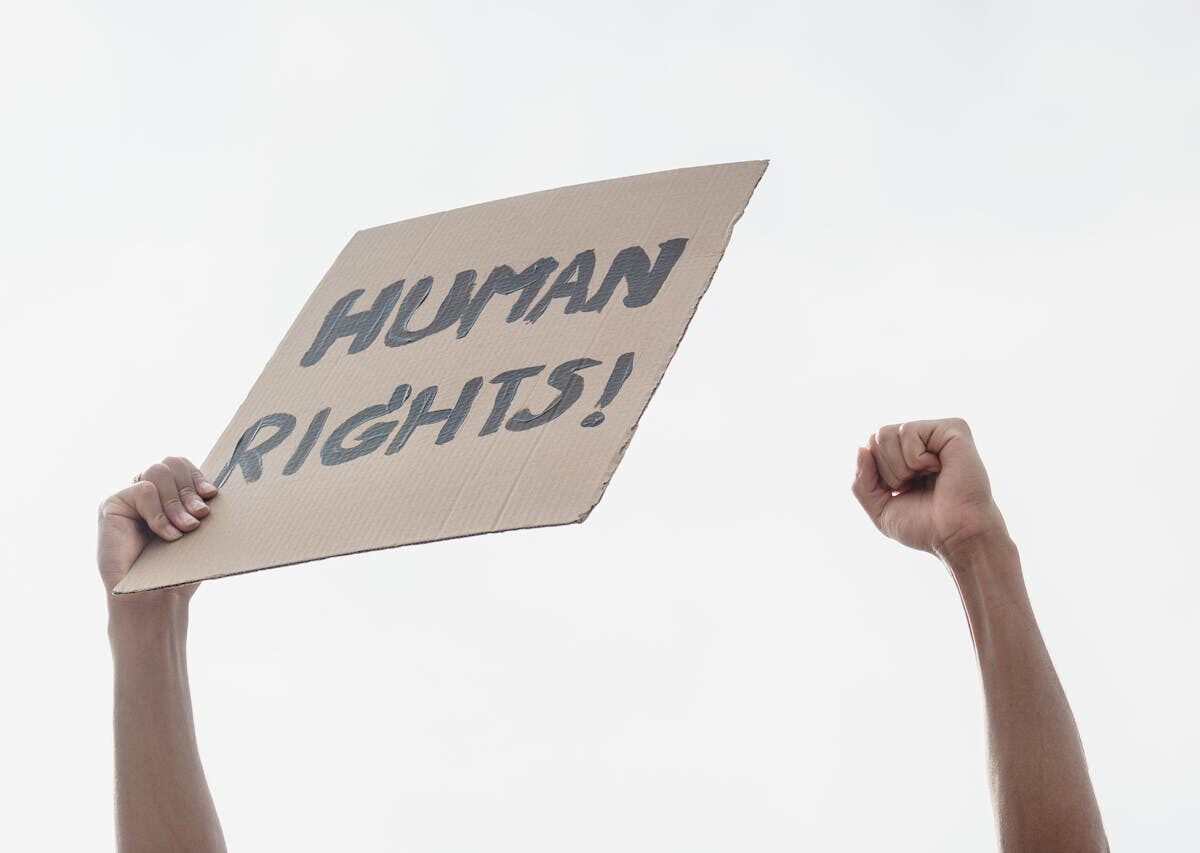 Educação em direitos humanos na formação cidadã