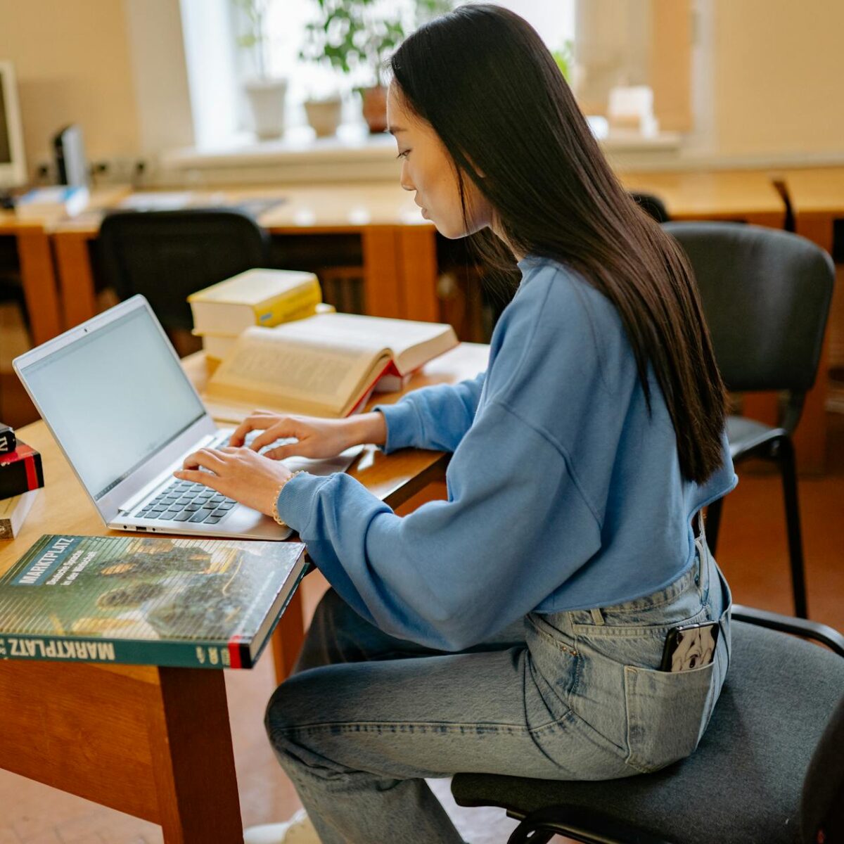 Para encontrar 5 sites gratuitos com exercícios de interpretação de texto, você pode explorar plataformas como Brasil Escola,