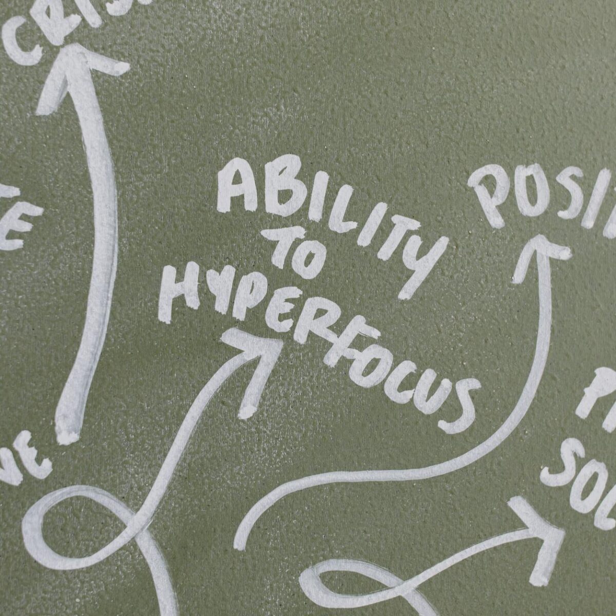 Para entender a diferença entre extrapolação, redução e contradição nas alternativas, é fundamental saber que extrapolação é