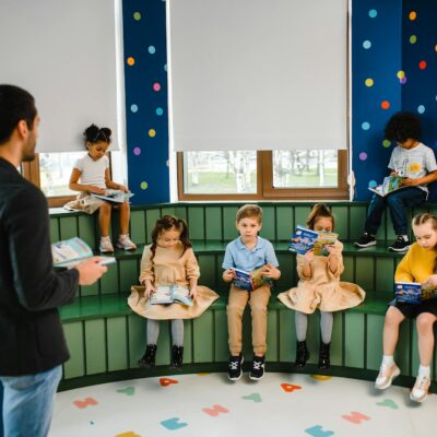 Para a importância da leitura em voz alta na sala de aula, essa prática é crucial para o desenvolvimento integral dos alunos.