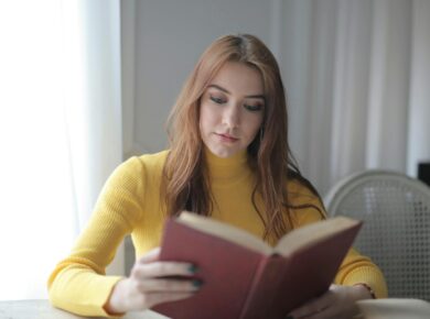 Para seguir um checklist eficaz antes, durante e depois de ler um texto, é fundamental preparar-se, ativamente engajar-se com