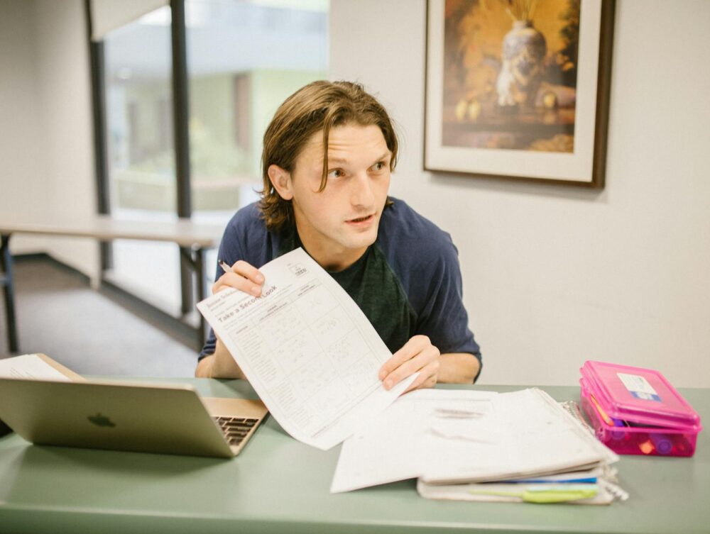 Para entender como a banca FGV cobra interpretação de texto, é crucial focar na complexidade sintática, no vocabulário rebusc