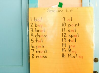 Para expandir o vocabulário para melhorar a interpretação, adote a leitura ativa de diversos gêneros, utilize dicionários e t