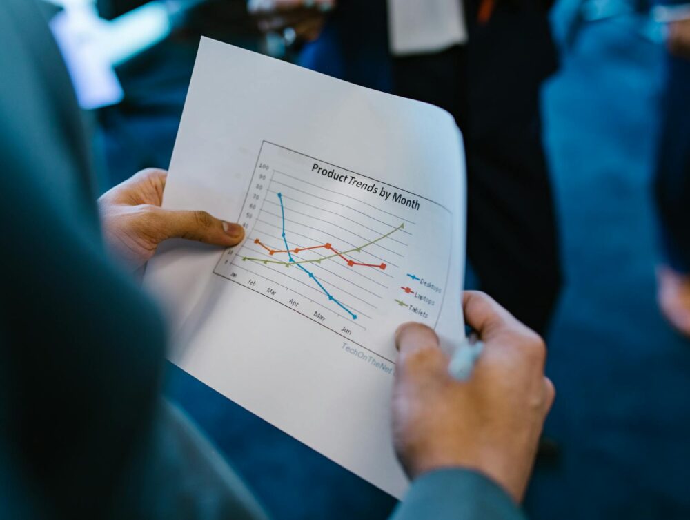 Para ler mapas e geopolítica (Geografia), é fundamental compreender os elementos cartográficos, escalas, projeções e simbolog