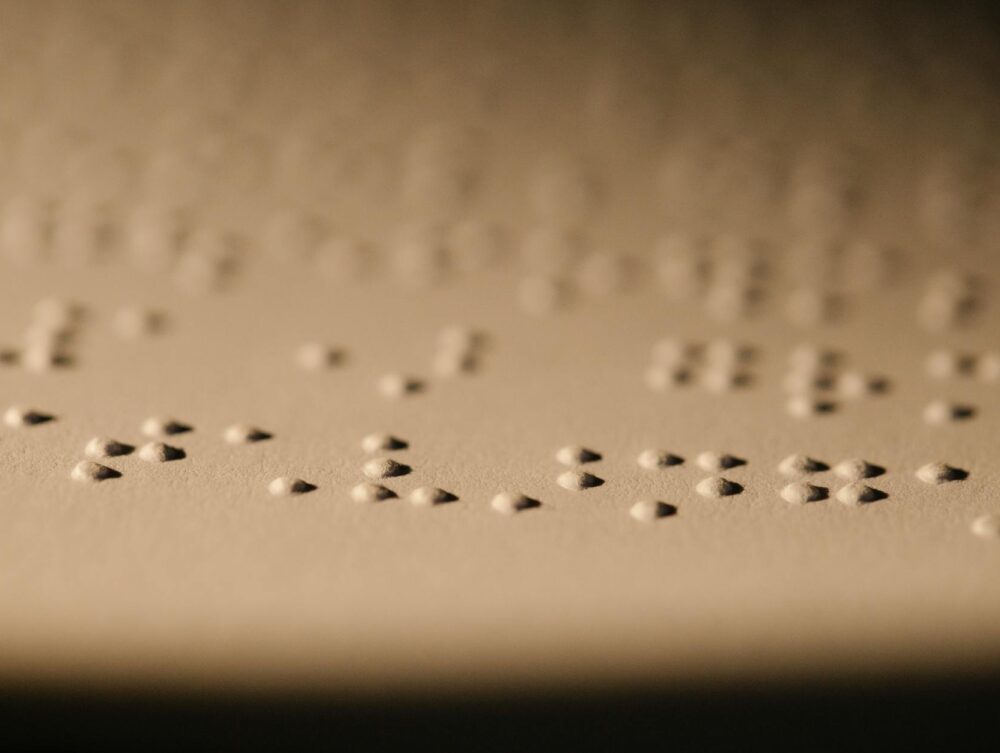 Para entender as curiosidades sobre a evolução da pontuação e como ela muda o sentido, é preciso mergulhar em sua história mi