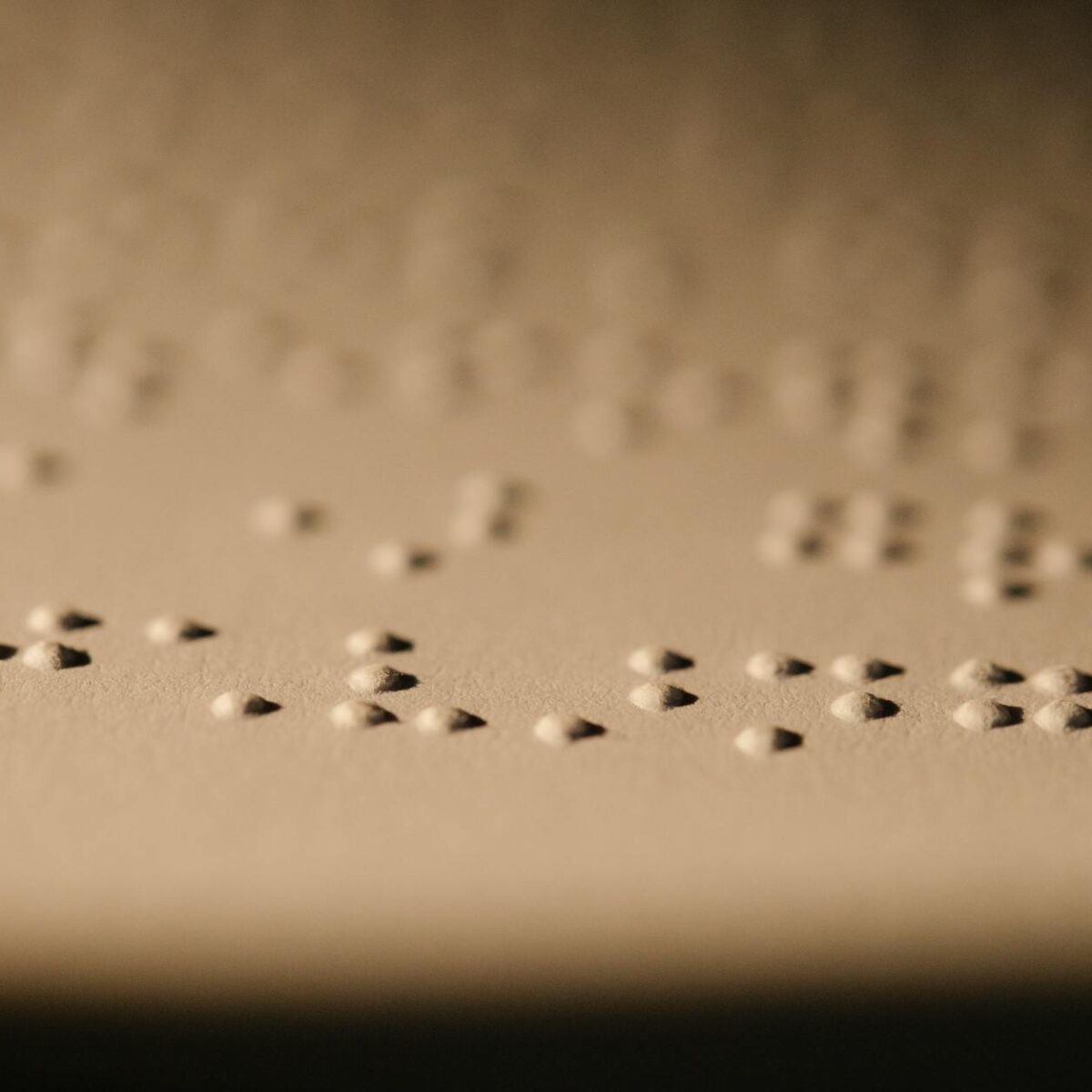 Para entender as curiosidades sobre a evolução da pontuação e como ela muda o sentido, é preciso mergulhar em sua história mi