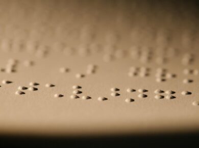 Para entender as curiosidades sobre a evolução da pontuação e como ela muda o sentido, é preciso mergulhar em sua história mi