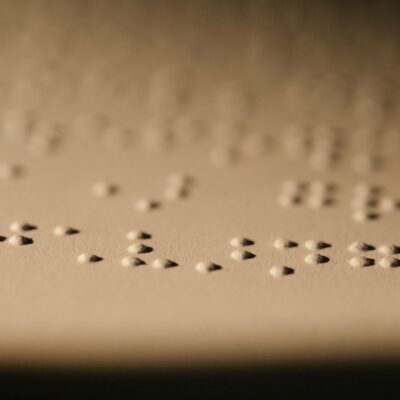 Para entender as curiosidades sobre a evolução da pontuação e como ela muda o sentido, é preciso mergulhar em sua história mi