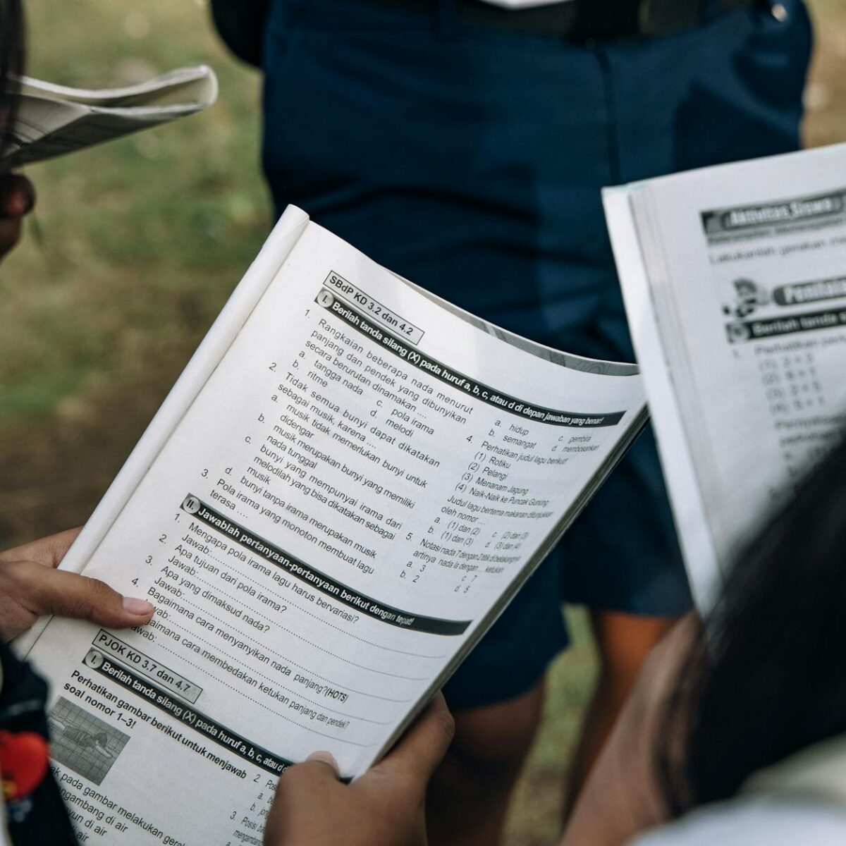Para Glossário de termos literários essenciais para estudantes, um glossário abrange definições claras de figuras de linguage