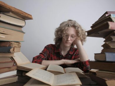 Para **mapas mentais aplicados à interpretação de textos complexos**, utilize-os para visualizar a estrutura do conteúdo, ide