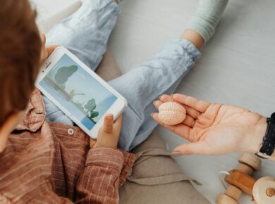 Para o papel do conhecimento de mundo (conhecimento prévio) ao ler um texto, ele é absolutamente crucial. O conhecimento prév