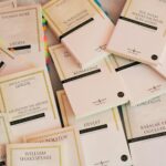 Para entender o eu lírico e o narrador na interpretação literária, é fundamental saber que o eu lírico é a voz que expressa s