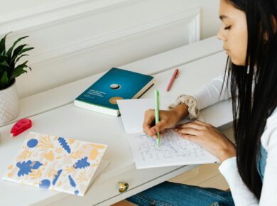 Para TDAH: dicas para manter o foco em textos longos, é crucial adotar técnicas como a divisão do material em blocos menores,