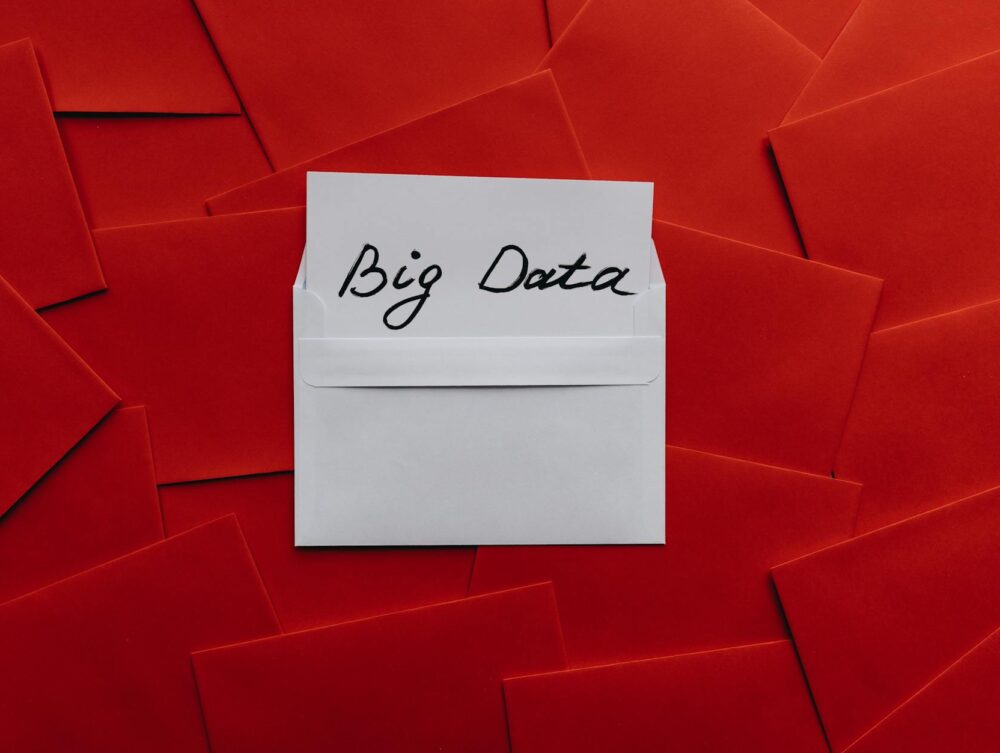 Para compreender a tipologia textual vs. gênero textual, é fundamental saber que a tipologia refere-se à estrutura e organiza