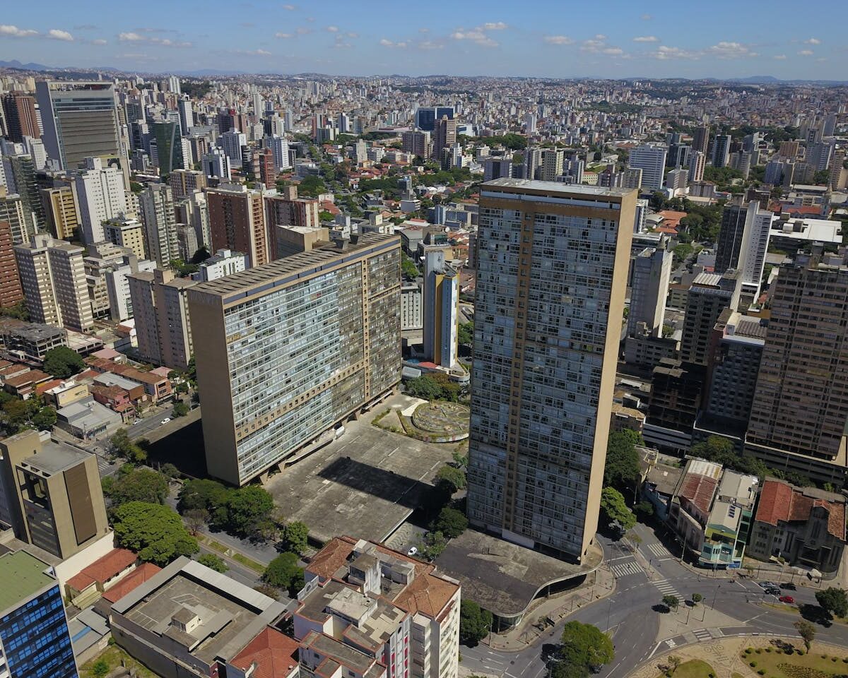 Como o comportamento da população acompanha as mudanças em Divinópolis