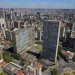 Como o comportamento da população acompanha as mudanças em Divinópolis