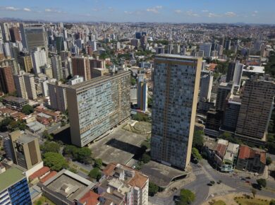 Como o comportamento da população acompanha as mudanças em Divinópolis